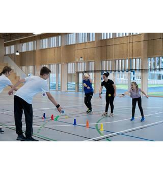 Kjeglelek med returball Stor pakke med 16 boomerang baller